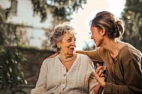 Cum să facilitezi adaptarea vârstnicilor într-o reședință de bătrâni