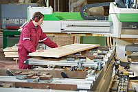 Ce trebuie să știi despre prelucrarea lemnului masiv pentru fabricarea pieselor de mobilier