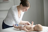 Schimbarea scutecelor la bebeluși: greșeli frecvente și recomandări