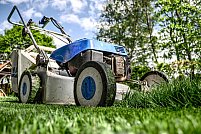 De ce ar trebui să achiziționezi o mașină de tuns iarba pentru grădina ta: 5 motive